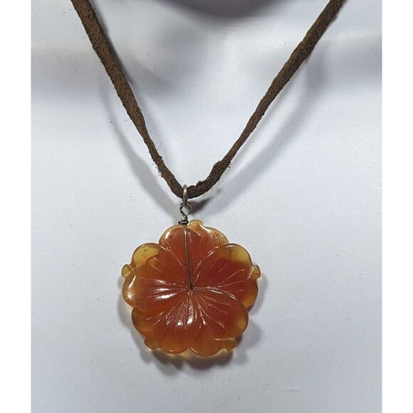 Vintage Carved Orange Stone Flower Pendant Necklace - Picture 4 of 6